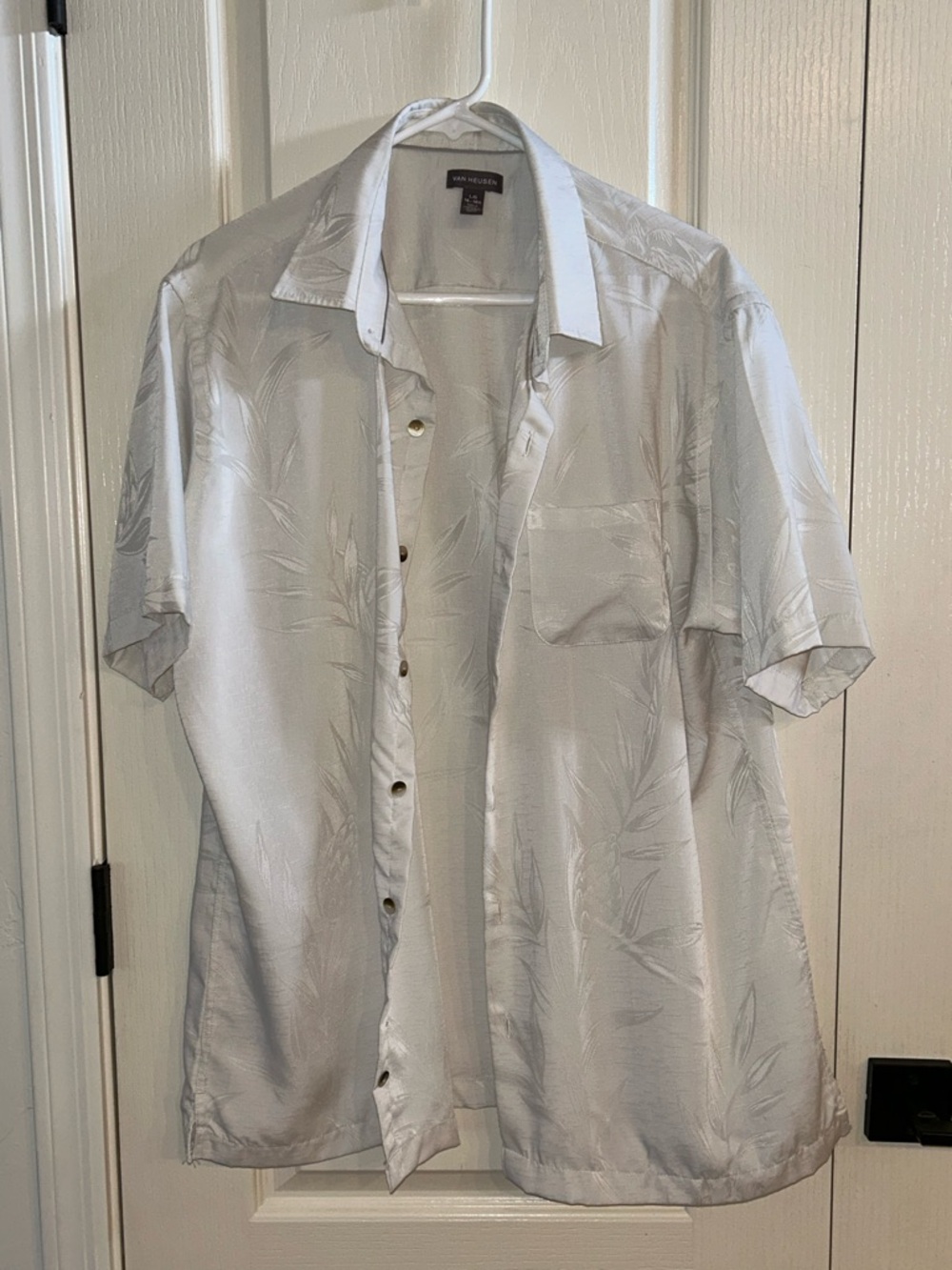 Van Heusen White Short-Sleeve Camp Collar Button-Down Shirt, Large